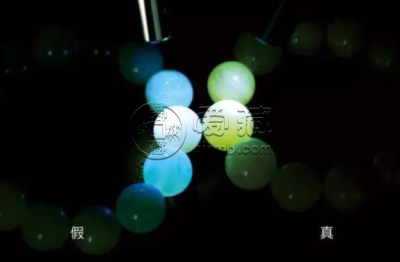 蜜蜡如何鉴别好坏以及真假蜜蜡在灯光下是什么样子的？