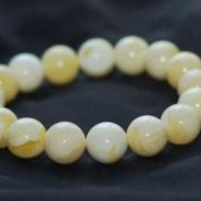 蜜蜡跟琥珀的区别  价格上面有没有区别