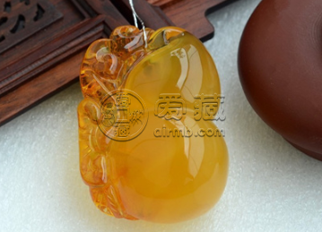 琥珀鉴别的简单方法  琥珀佩戴注意事项