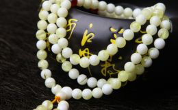 蜜蜡返花好不好  什么样的蜜蜡才会返花