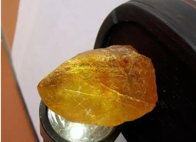 哪种蜜蜡最好  蜜蜡有无瑕疵