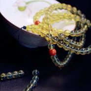 蜜蜡颜色会越戴越深吗  浅色蜜蜡也是吗