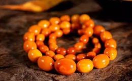 蜜蜡佩戴十年后的图片  蜜蜡功效作用及禁忌
