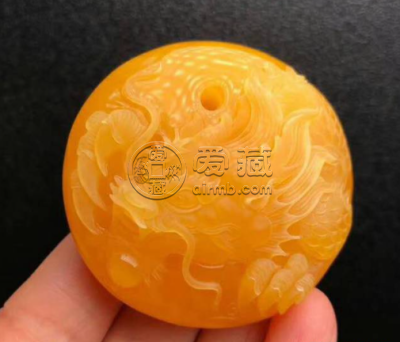 蜜蜡手串轻好还是重好 怎么挑选