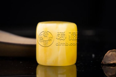 蜜蜡是什么成分组成的 蜜蜡是怎么形成的