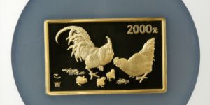 2005年5盎司生肖鸡长方形金币的价格