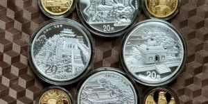 1982年熊猫金套币回收价格 1982年熊猫套币4枚回收价格