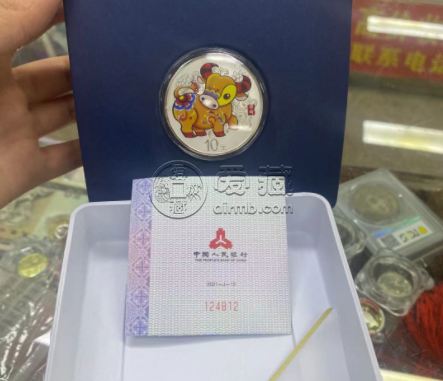 1983年熊貓金套幣回收價格 現(xiàn)在多少錢一套
