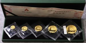 2011年熊猫金币一套市场价及收藏价值