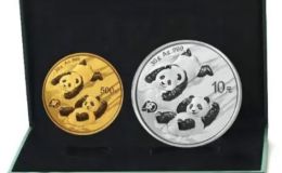2022年熊猫金银币套装现在市场价