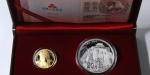 2015年九华山金银币价格     九华山金银纪念币值多少钱