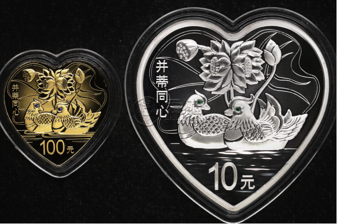 2015年吉祥文化并蒂同心金银币价格    并蒂同心金银纪念币收藏价值
