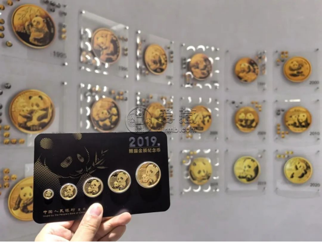 中國熊貓金幣值錢嗎  熊貓金幣一套多少克