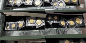 广州回收金银币联系电话    广州上门回收金银币
