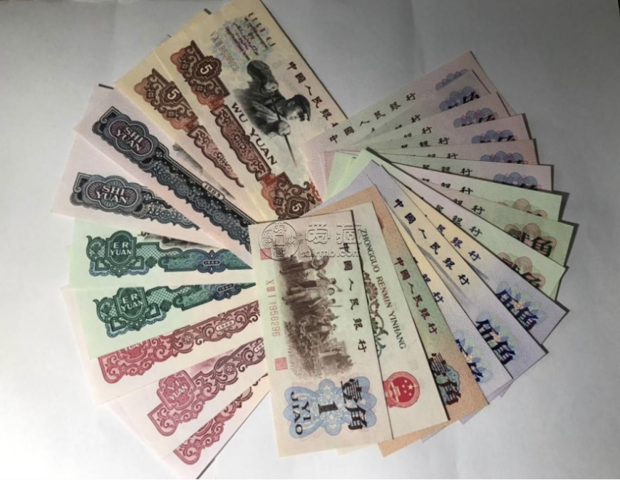 拖拉机1元回收联系电话    上门收购拖拉机1元