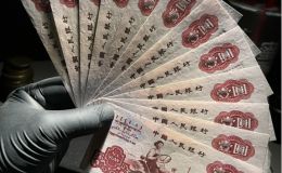 拖拉機一元值多少錢   三版幣女拖拉機手1元價格