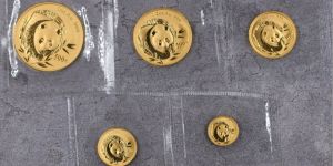 2003年熊猫金币回收价目表   2003年熊猫金币套装值多少钱