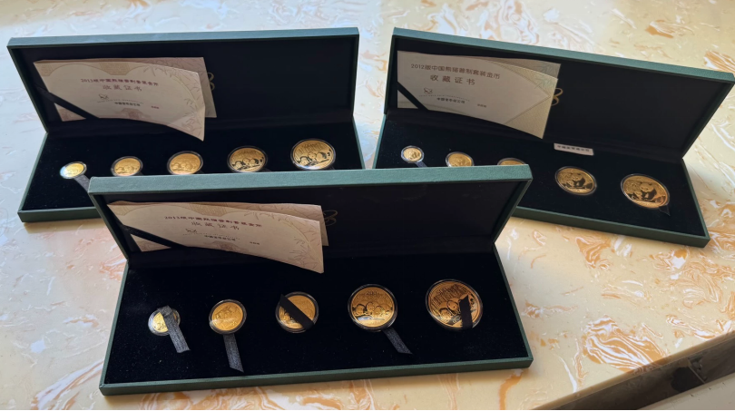 熊猫金币一套回收价目表  2025熊猫金币最新回收价格