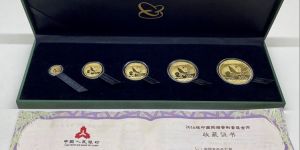 熊猫金币一套回收价目表   熊猫金币五枚套装最新行情