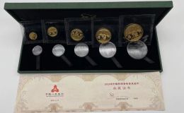 2010年熊猫金币值多少钱    2010年熊猫金币套装价格