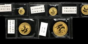 2000年熊猫金币套装价格    2000年熊猫金币值多少钱