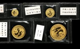 2000年熊猫金币套装价格    2000年熊猫金币值多少钱