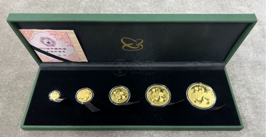 熊猫金币套装一套多少钱  熊猫金币最新回收价格表