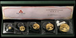 一套2017年熊猫金币的最新回收价格