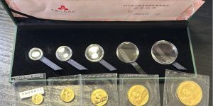 2014年熊猫金币回收价格   2014年熊猫金币多少钱一套