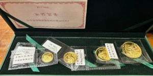 2004熊猫金币套装价格  2004年熊猫金币一套多少钱