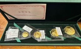 2004熊猫金币套装价格  2004年熊猫金币一套多少钱