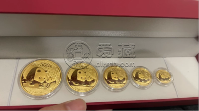 2011年一套熊猫金币的价格  2011年熊猫金币值钱吗