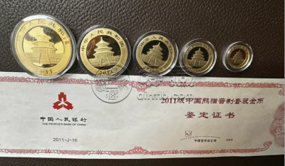 2011年一套熊猫金币的价格  2011年熊猫金币值钱吗
