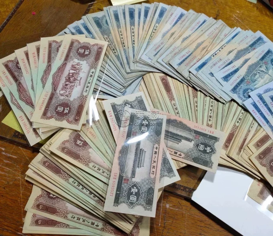 纸币回收电话：快速变现您手中的老纸币