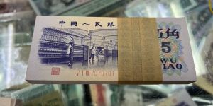 第三套人民币5角值多少钱    纺织5角最新回收价格