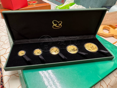 2012熊猫金币一套回收价目表   2012熊猫金币现值价格