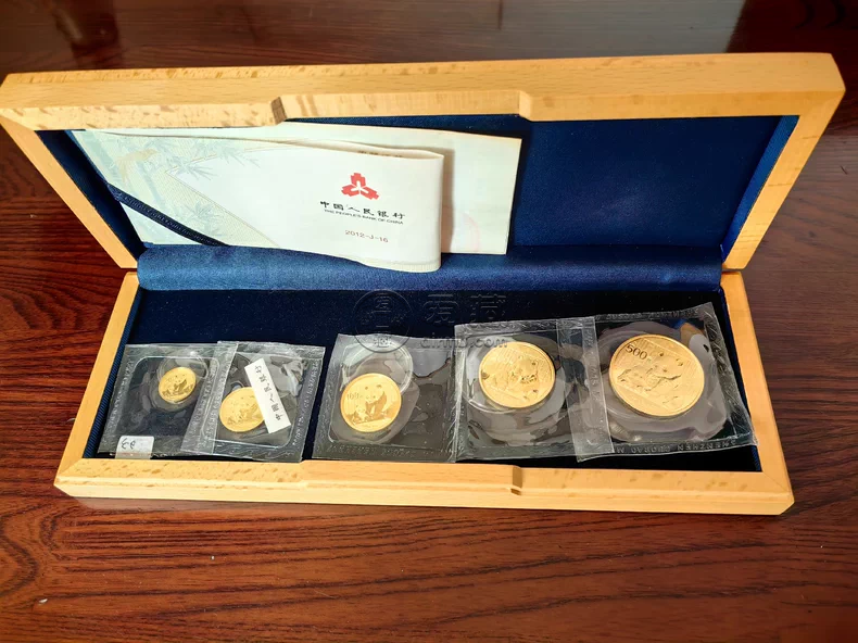 2012熊貓金幣一套回收價(jià)目表 2012熊貓金幣現(xiàn)值價(jià)格 2012熊貓金幣一套回收價(jià)目表 2012熊貓金幣現(xiàn)值價(jià)格