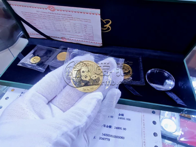2011熊猫金币一套回收价目表 2011年熊猫金币五枚套装价值多少 2011熊猫金币一套回收价目表 2011年熊猫金币五枚套装价值多少