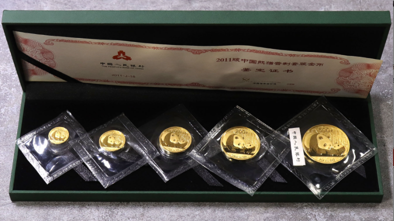 2011熊猫金币套装现价    2011年熊猫金币一套价值多少钱