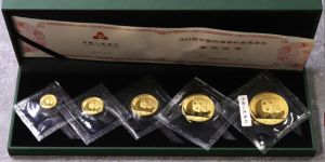2011熊猫金币套装现价    2011年熊猫金币一套价值多少钱