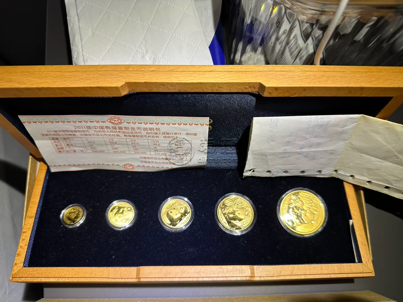熊貓金幣2011年5枚回收 2011年熊貓金幣套裝市場價格 熊貓金幣2011年5枚回收 2011年熊貓金幣套裝市場價格