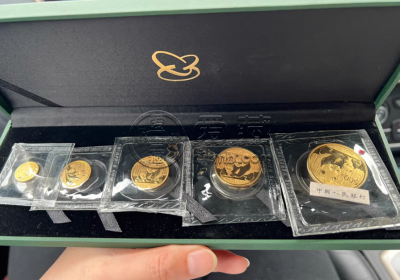 2012年熊猫金币回收价格 2012年熊猫金币五枚套装值多少钱 2012年熊猫金币回收价格 2012年熊猫金币五枚套装值多少钱