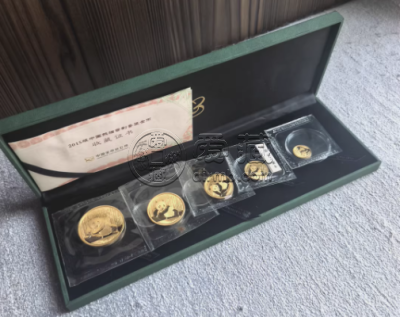 2015年五枚熊猫金币套装价格  2015年熊猫金币收藏价值