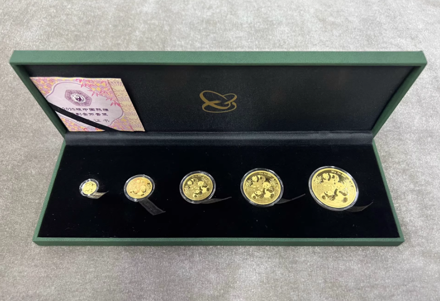 2025年熊猫金币回收电话    2025年熊猫金币值多少钱