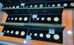 熊猫金币套装回收电话   熊猫金币套装回收价目表