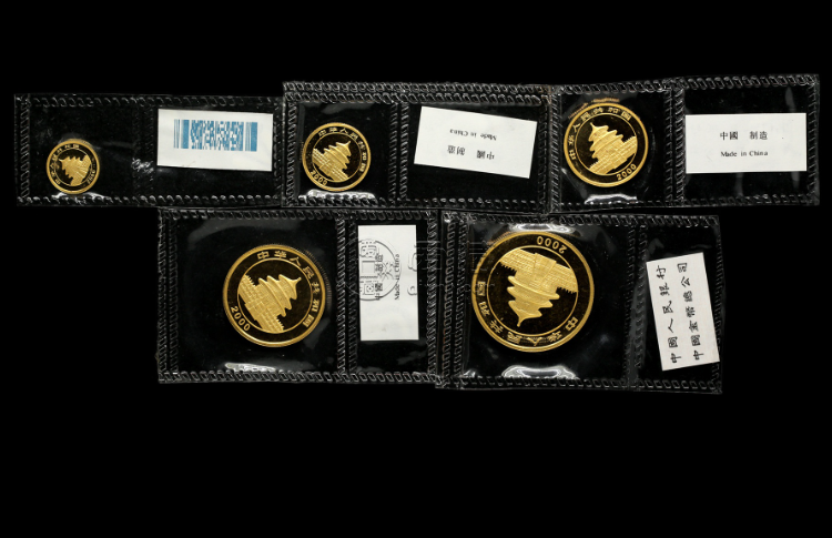 2000年熊猫金币价格   2000年熊猫金币套装值多少钱