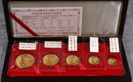 2004年熊猫金币价格   2004年熊猫金币套装值多少钱