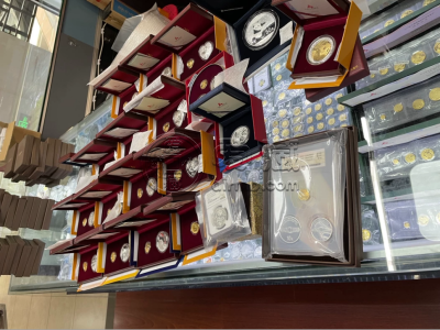 2001蛇年生肖金币回收电话  2001年蛇年生肖金币值多少钱