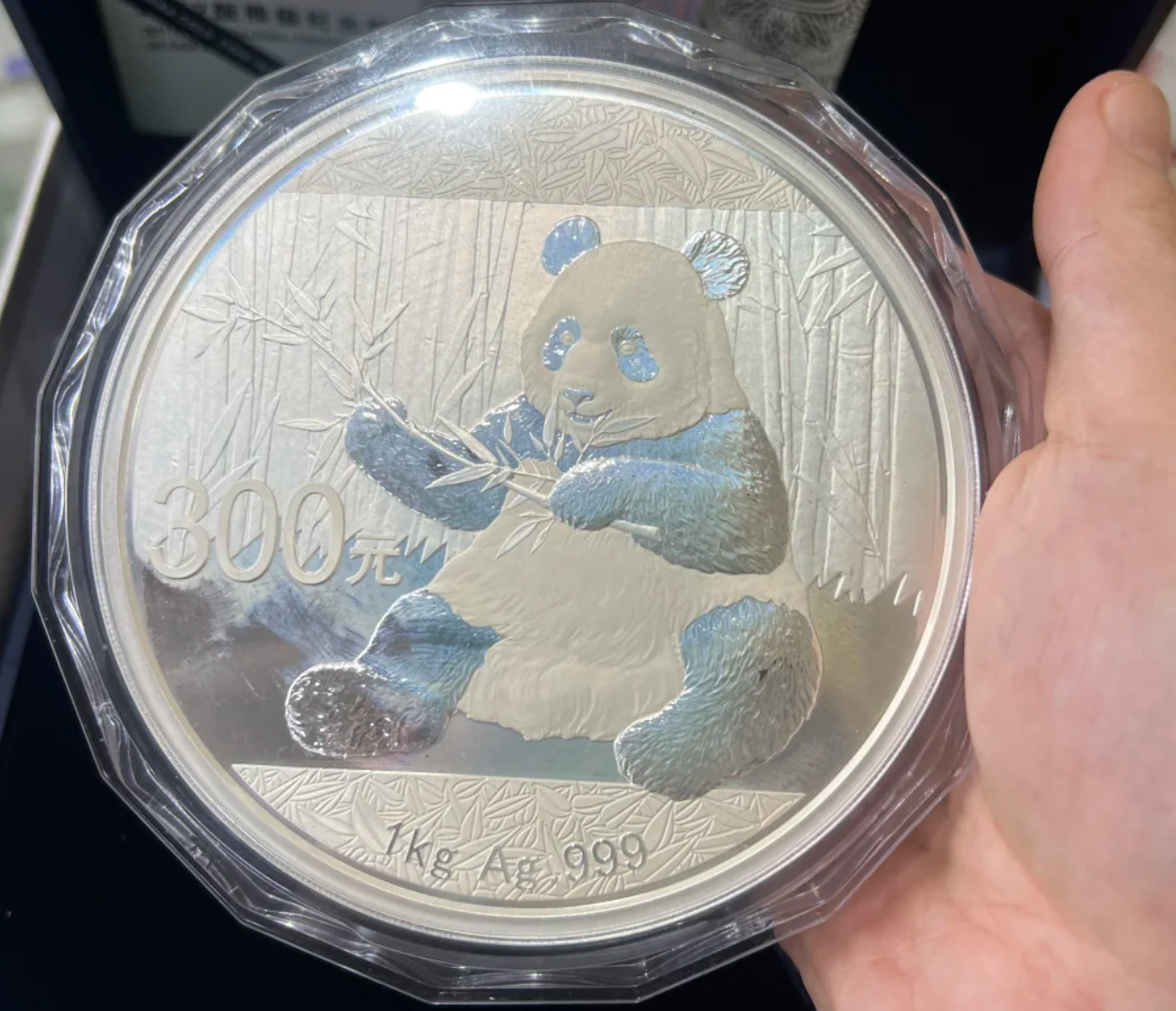 2017年1公斤熊猫银币回收价格