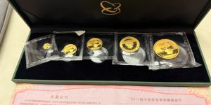 2017年熊猫金币回收价目表  熊猫金币回收电话